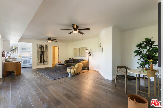Building Photo - 3819 Sunswept Dr