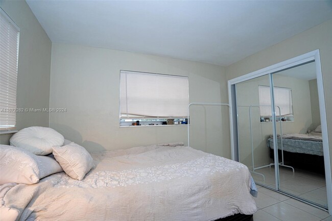 Building Photo - 5270 SW 90th Way