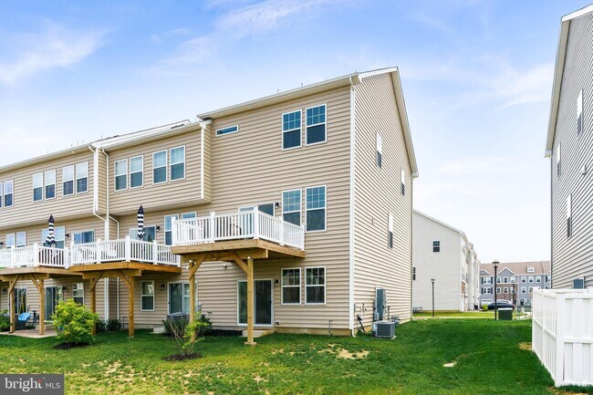 Building Photo - 18 Rome Wy