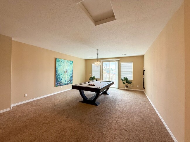 Building Photo - Luxury 6/BD 4.5/BA Large Furnished Home with Dual Primary Suites in Gated Community