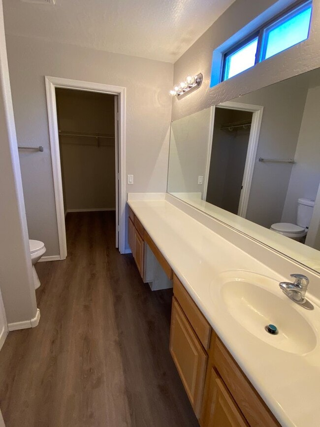 Building Photo - 4 Bedroom, 3 bath, two story with loft in ...