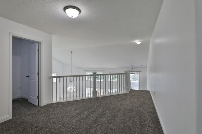 Building Photo - 319 Kastlekove Dr