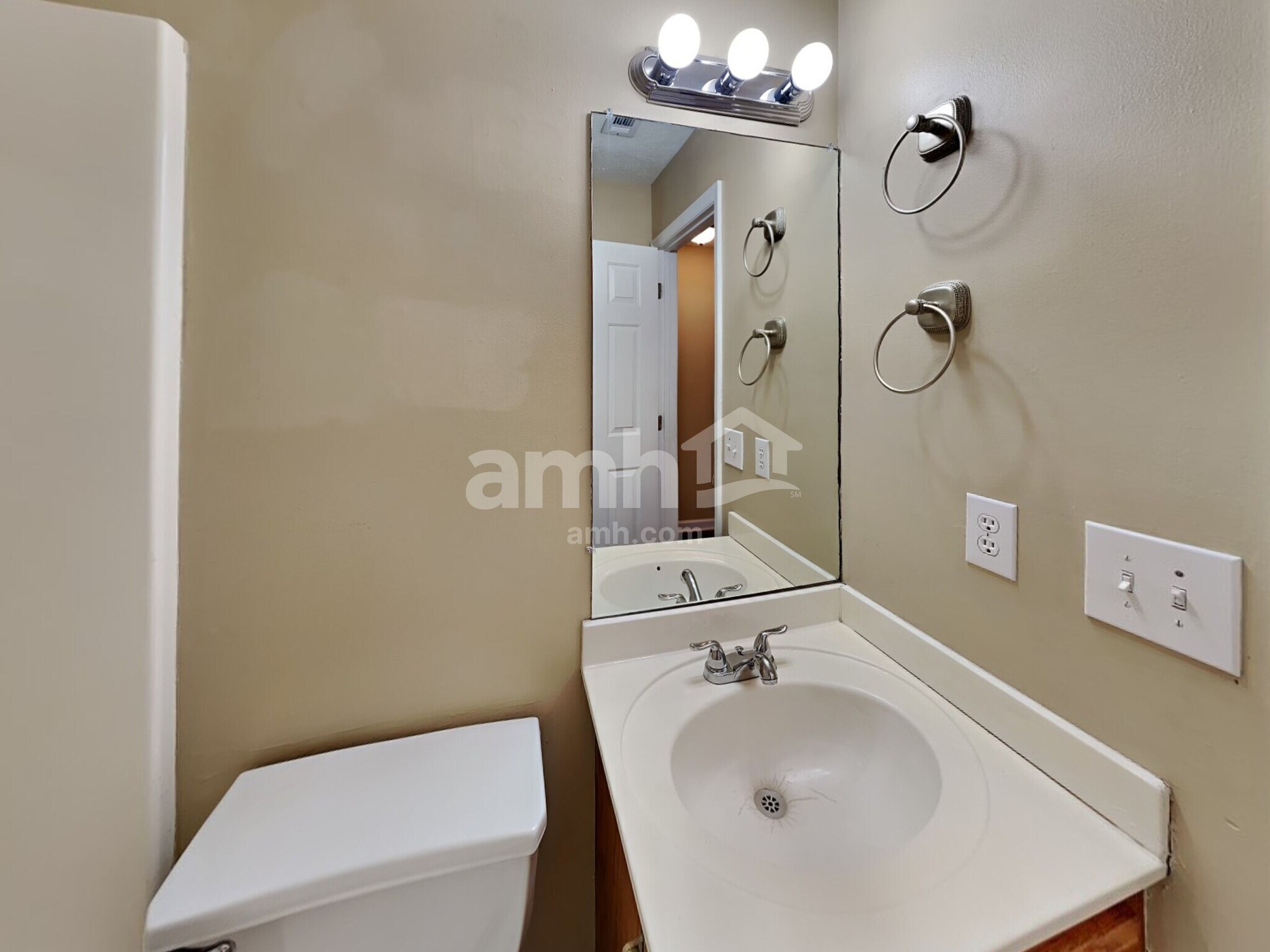 Building Photo - 1617 E Blairmont Dr
