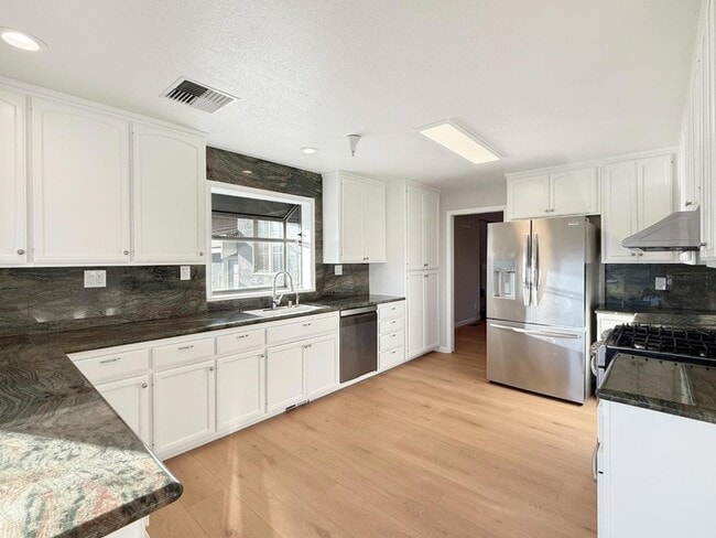 Building Photo - 2800 Roop Rd