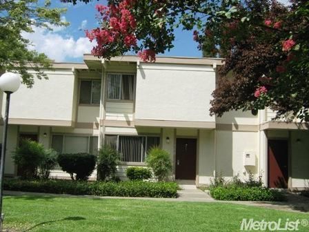 Building Photo - 1569 Drake Dr