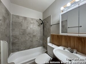 Building Photo - 2802 Lasses Blvd