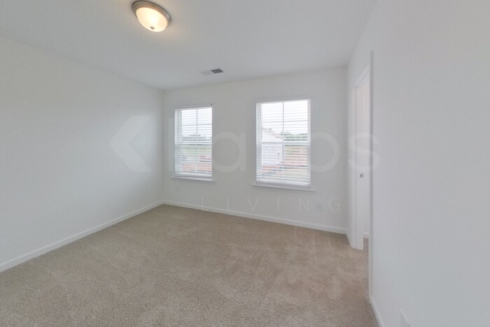 Building Photo - 107 Silver Maple Ln