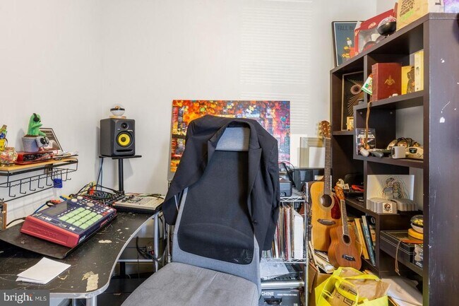 Building Photo - 139 Davis St