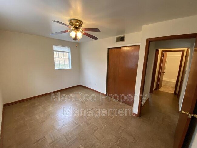 Building Photo - 423 Hill St