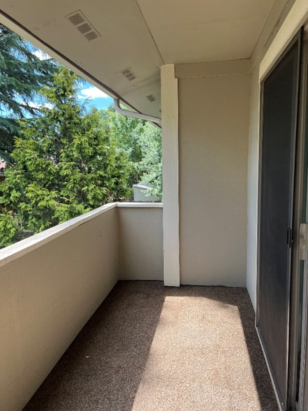 Building Photo - 17260 SW Heritage Ct