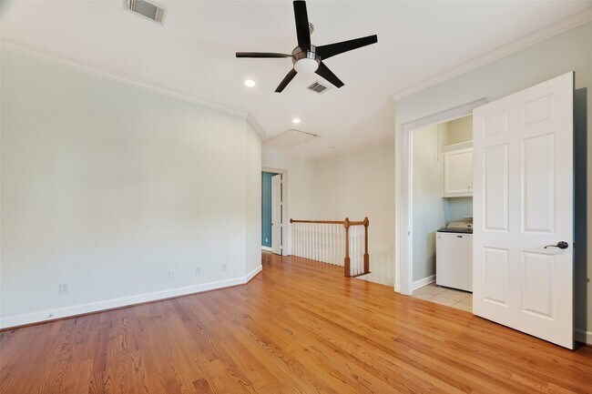 Building Photo - 1004 Stanford St