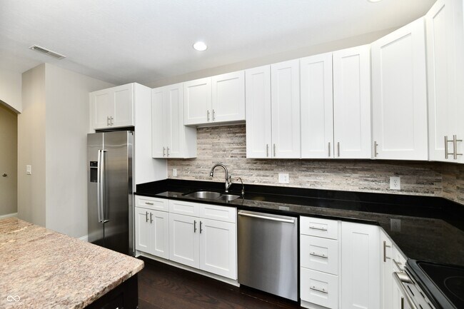 Building Photo - 8555 One W Dr