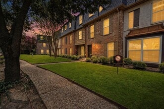 Building Photo - 351 N Post Oak Ln