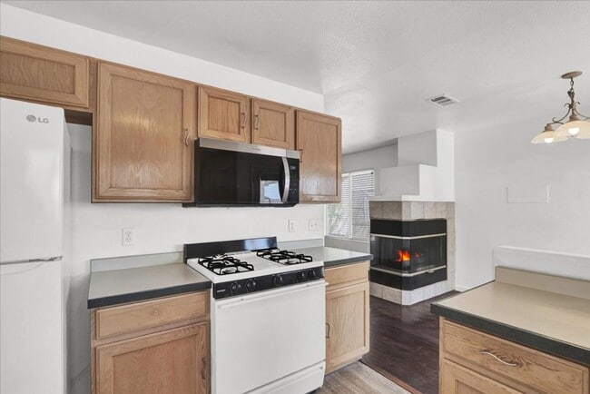 Building Photo - 8217 Beekman St