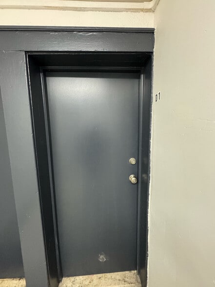 Building Photo - 210 Roseville Ave