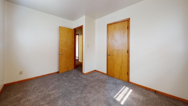 Building Photo - 3 Bedroom, 1 Bathroom House with Attached Garage