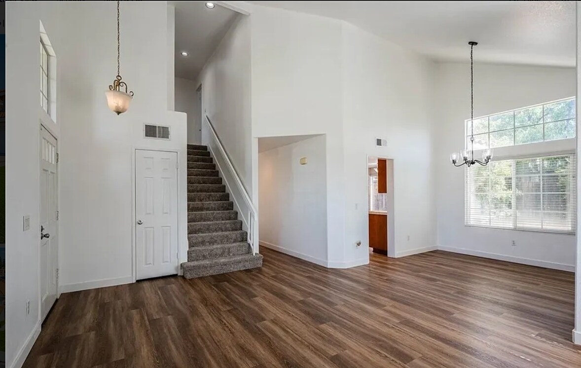 Building Photo - 28742 N Port Ln