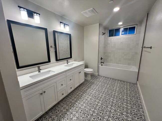 Building Photo - Brand New 2 bed 2 bath Townhome Rolling Hills Estates