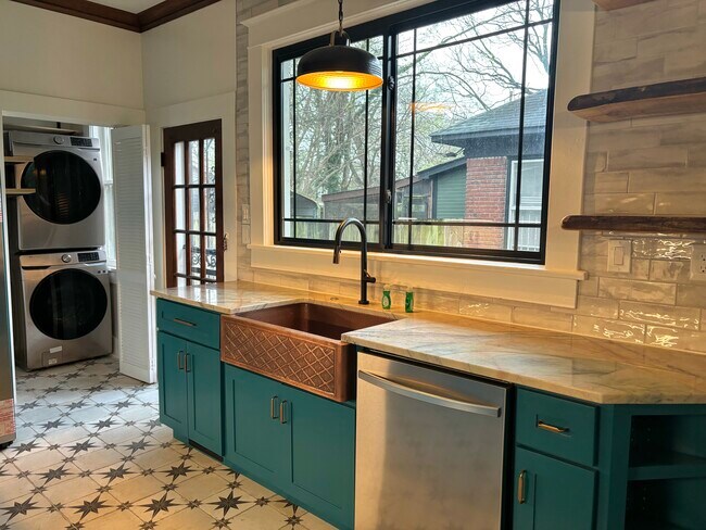 Kitchen with apron sink, dishwasher - 1939 Nelson Ave