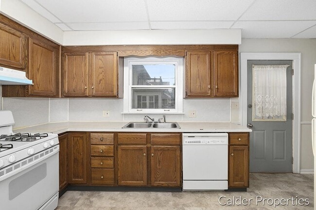 Building Photo - 1639 Wendler Ave SW