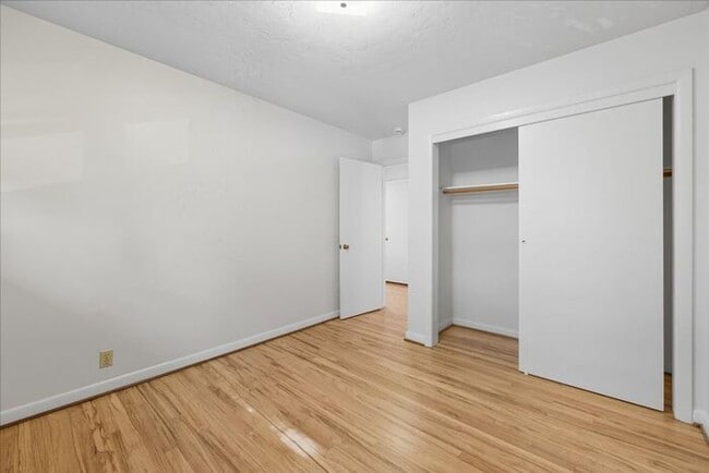 Building Photo - West Slope Charmer With Hardwood Floor - W...