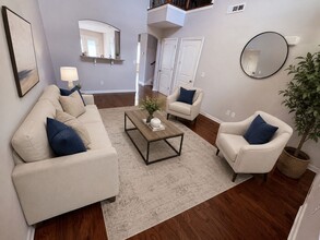 Building Photo - Stunning Stratford Park Townhome