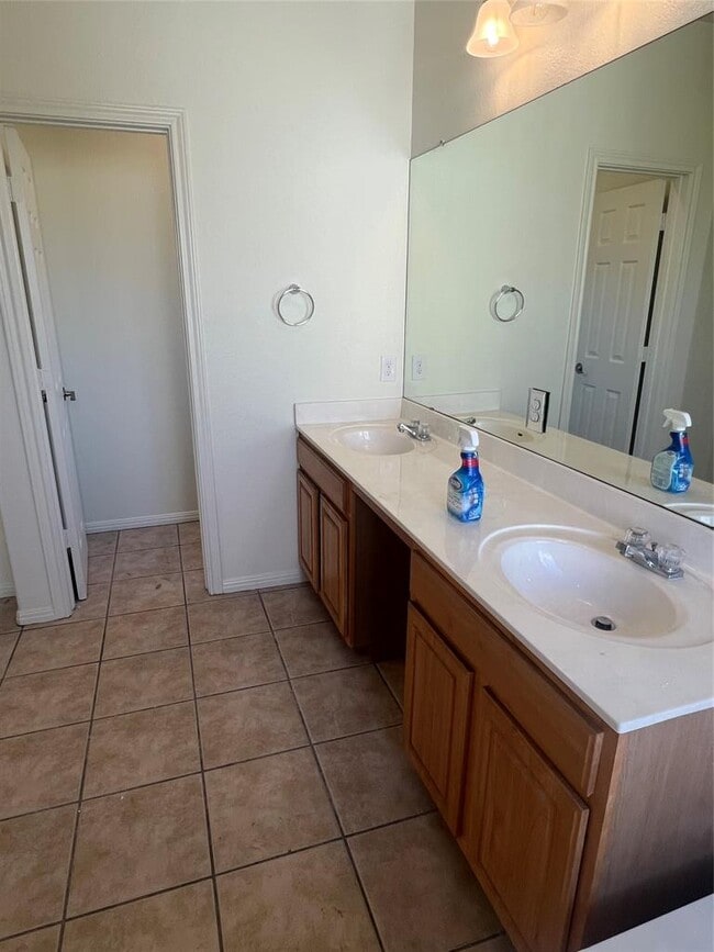 Building Photo - 5404 Martin Ave