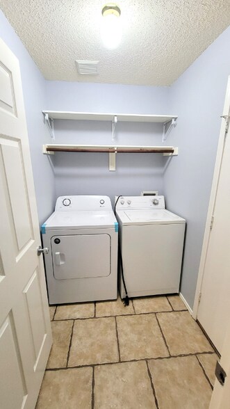 Building Photo - 2820 Golden Meadow Ave