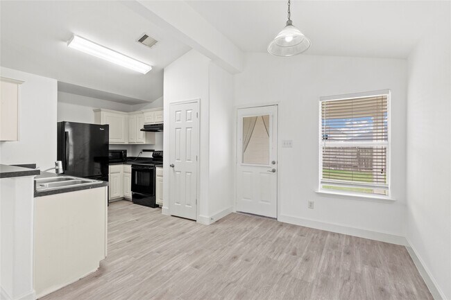 Building Photo - 4303 Sunflower Creek Ln