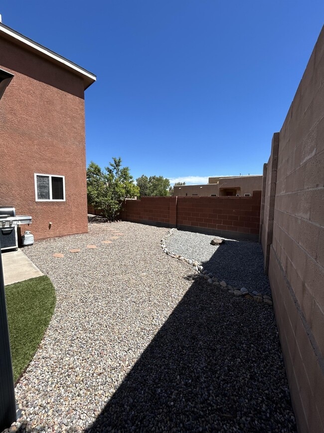 Building Photo - 835 Kipuka Dr NW