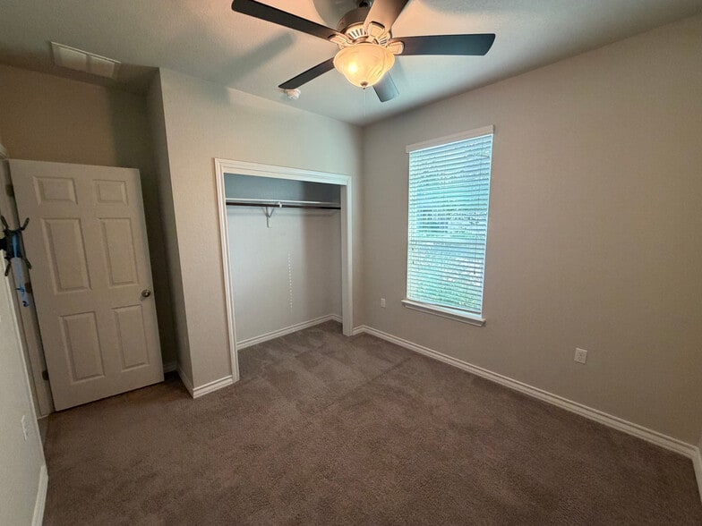 Building Photo - Room in House on Clayton Creek Ave