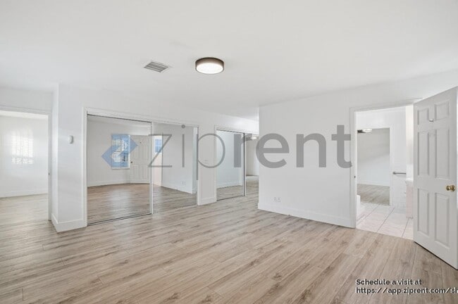 Building Photo - 1421 Stearns Dr