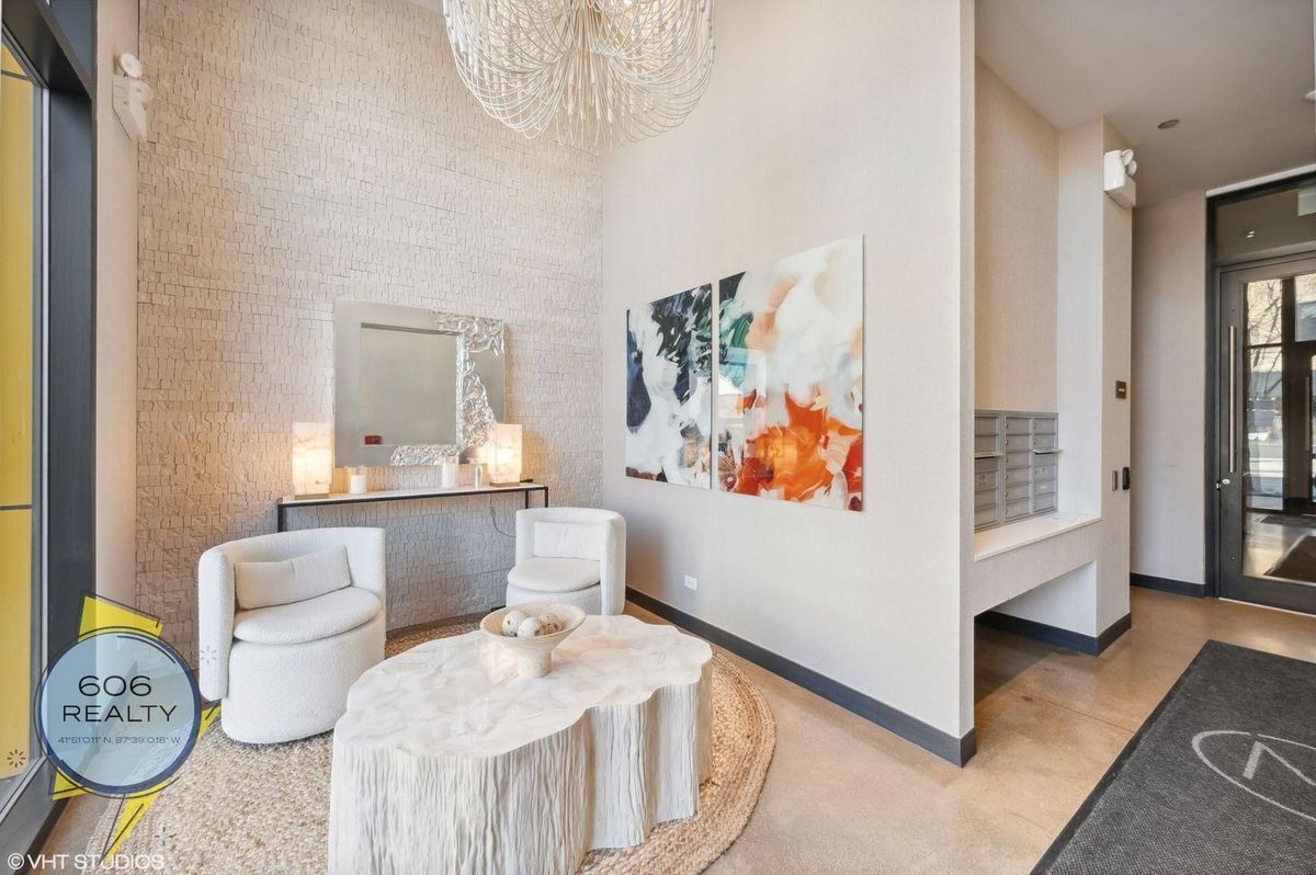 Building Photo - 3462 N Lincoln Ave