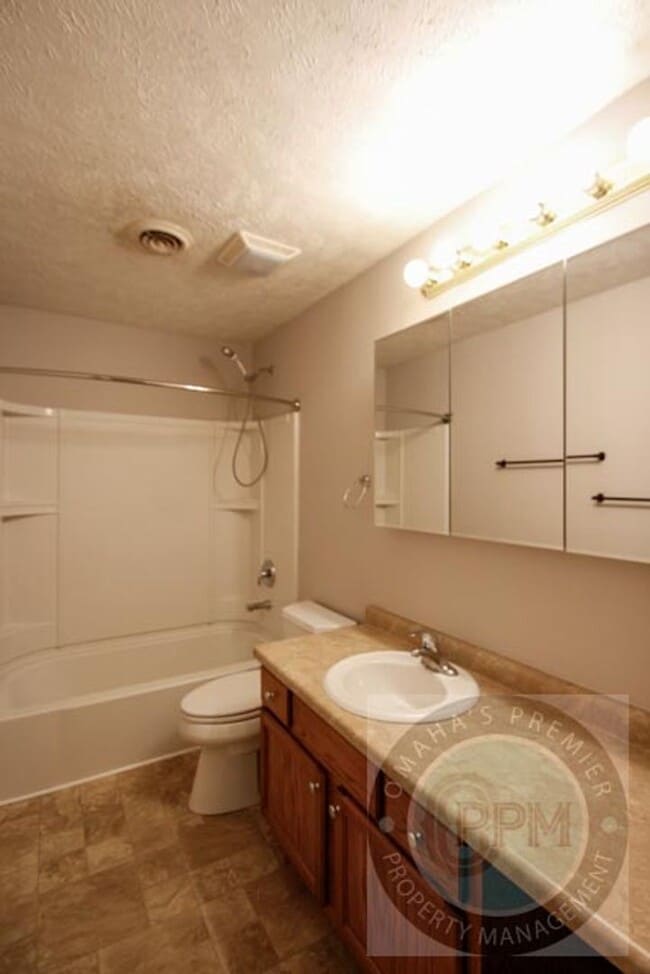 Building Photo - 3 Bedroom / 1.5 Bath Townhome in Gretna!!
