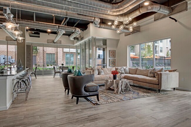 Building Photo - City Square Lofts