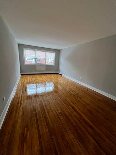 Building Photo - 385 Park Ave