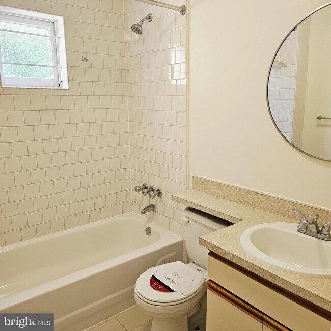 Building Photo - 1816 Montrose St