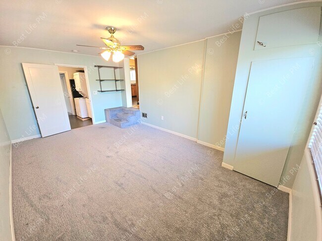 Building Photo - 7037 N Monteith Ave