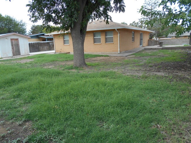 Building Photo - 3BR/2BA home.