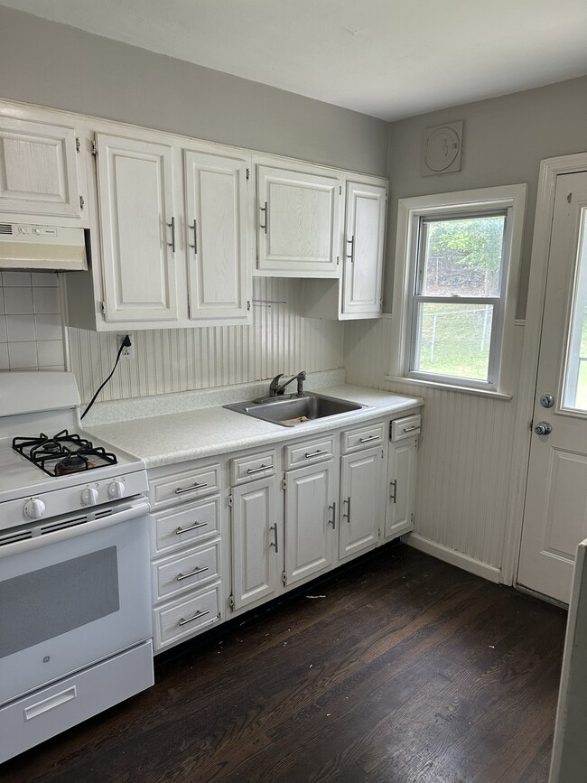 Building Photo - 9819 Eastbrook Dr