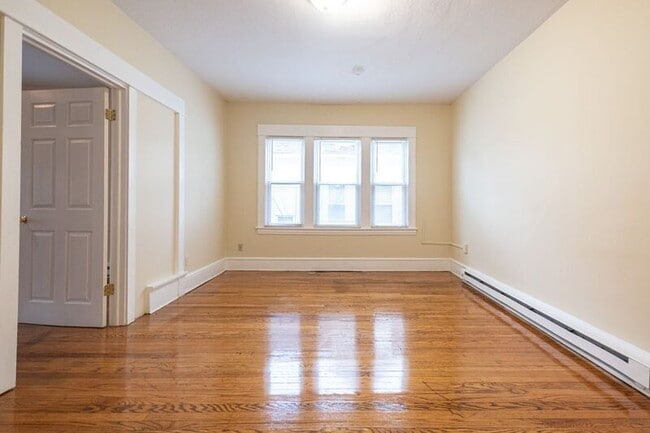 Building Photo - 72 Kensington Ave