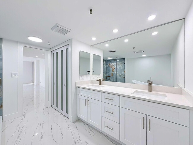 Building Photo - 2480 Presidential Way
