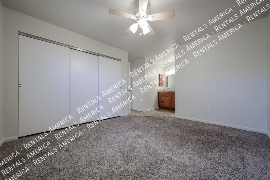Building Photo - 5525 E Thomas Rd