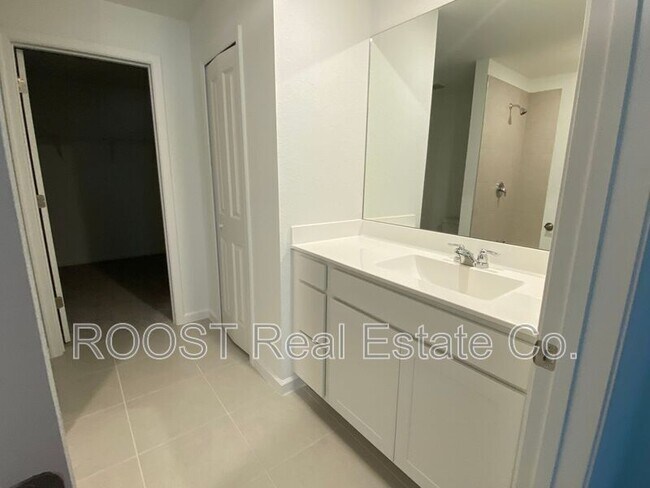 Building Photo - 1541 Newport St SE