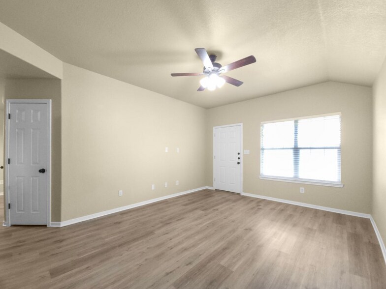 Building Photo - 4415 Brutus Ln