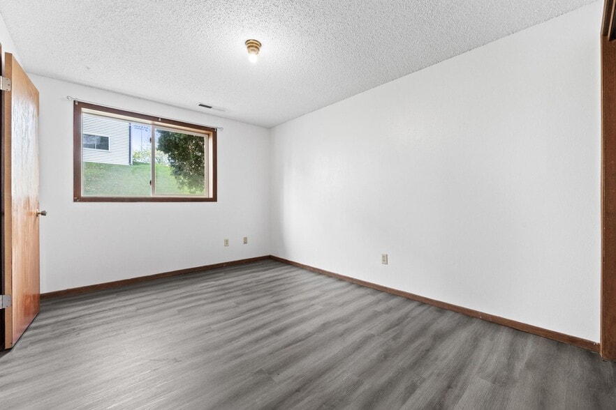 Building Photo - 740 Westwinds Dr