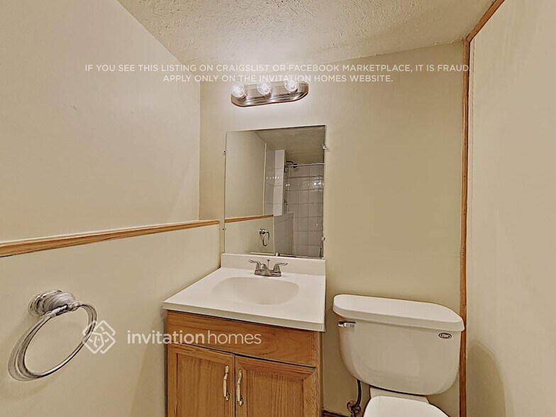 Building Photo - 324 Waverly Dr