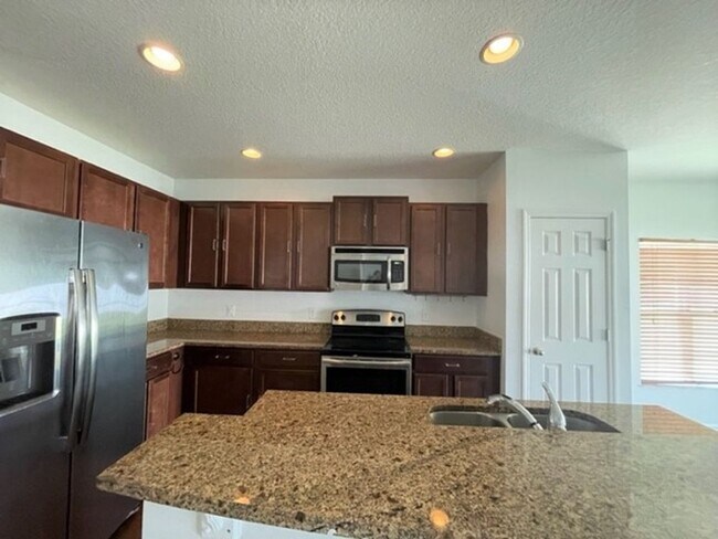 Building Photo - Cozy and spacious Single-family  home in Rockvale!!