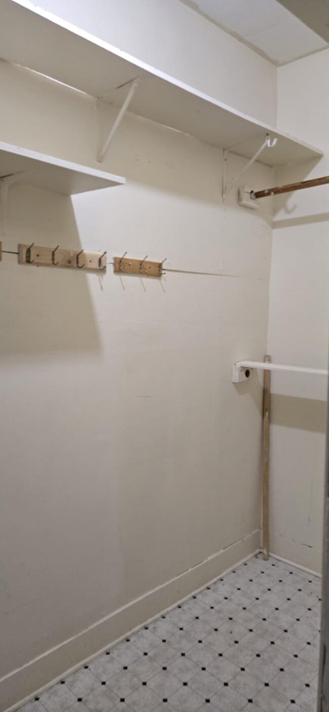 Building Photo - 1614 Summit Ave