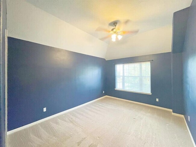 Building Photo - 10815 Lake Raven Ct